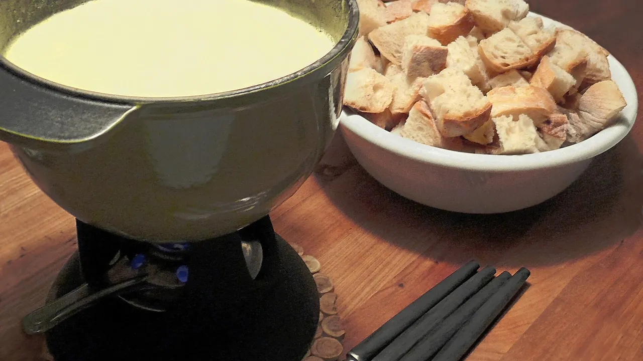 Käsefondue mit Brot