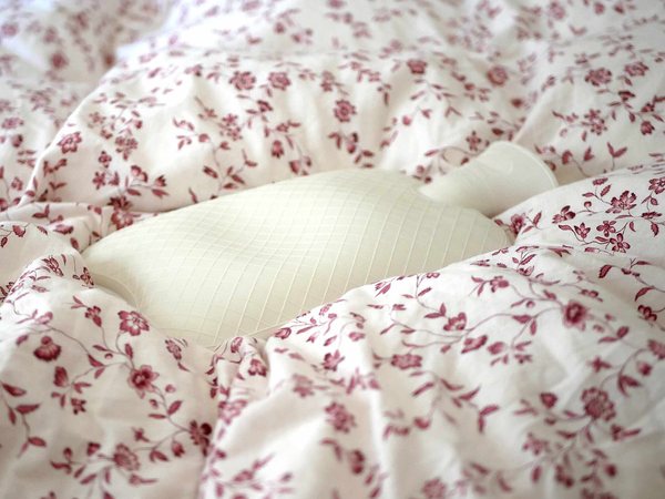 Symbolbild: Wärmflasche im Bett