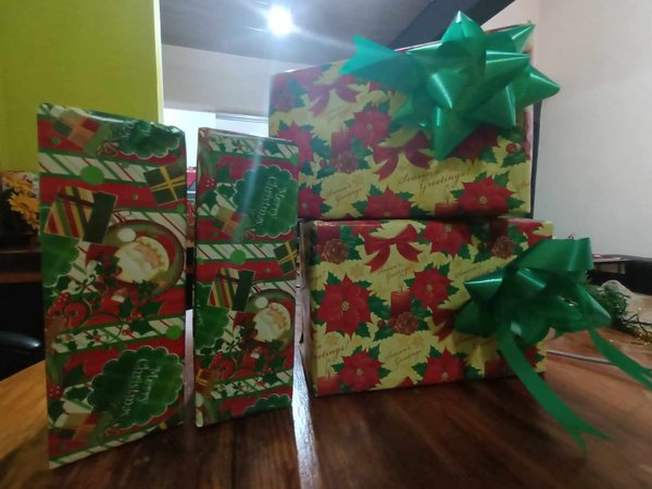 Symbolbild: Verpackte Weihnachtsgeschenke