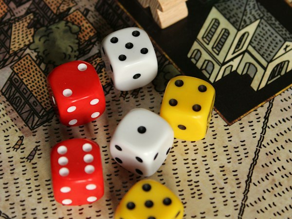 Symbolbild: Bunte Spielwürfel
